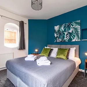  Holiday home Newly Refurbished Homely 4br In Sherwood