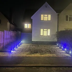 Holiday home Charming 3-bed Minutes From Centre