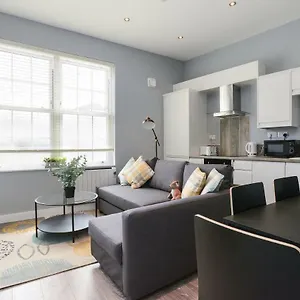 Arena - Stylish And Homely By The Ice Arena With Parking Apartamento