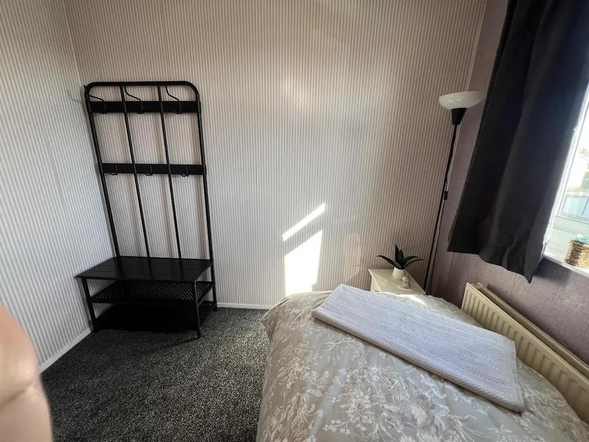 Spacious Three Bed-Room House With Free Parking Nottingham 0*,  Velká Británie