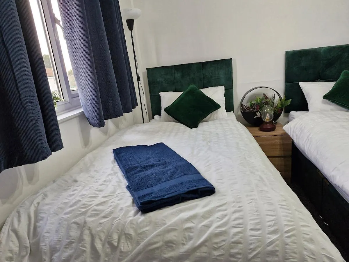 Holiday home Spacious Three Bed-Room House With Free Parking Nottingham United Kingdom