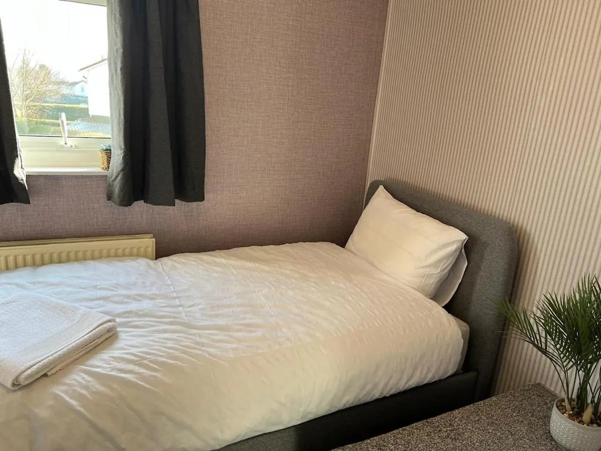 Holiday home Spacious Three Bed-Room House With Free Parking Nottingham