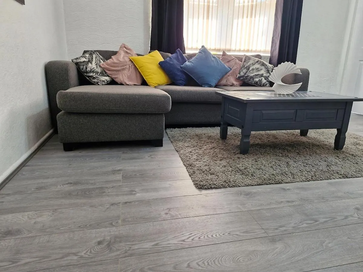 Spacious Three Bed-Room House With Free Parking Nottingham