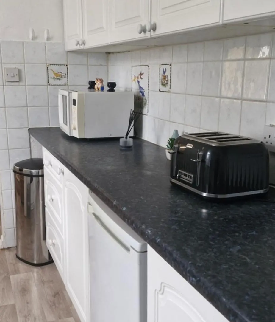 Spacious Three Bed-Room House With Free Parking Nottingham